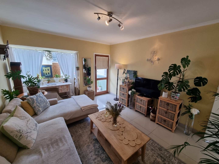 To Let 1 Bedroom Property for Rent in Sea Point Western Cape
